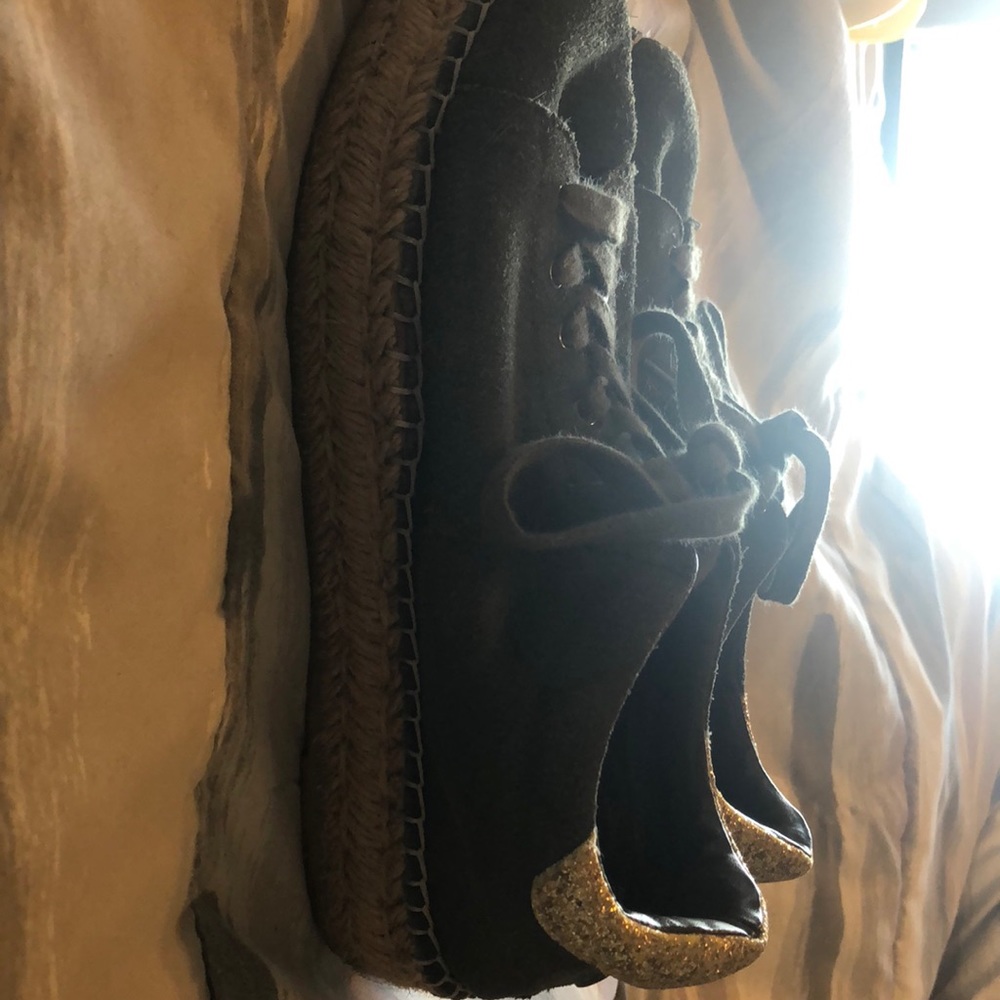 Shoes - Picture 2 of 2